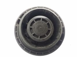 Volkswagen PASSAT B4 Vase d'expansion / bouchon de réservoir de liquide de refroidissement 357121321C