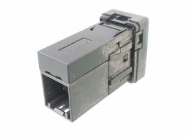 Toyota RAV 4 (XA40) USB-pistokeliitin 8619042040