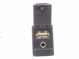 Toyota RAV 4 (XA40) Connettore plug in USB 8619042040