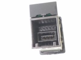 Toyota RAV 4 (XA40) USB-pistokeliitin 8619042040