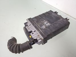 Volkswagen Golf III Calculateur moteur ECU 028906021C