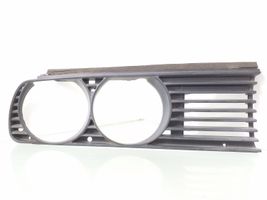 BMW 3 E30 Rivestimento sotto il faro/fanale 1876092