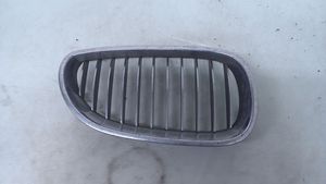 BMW 5 E60 E61 Grille calandre supérieure de pare-chocs avant 51137065702