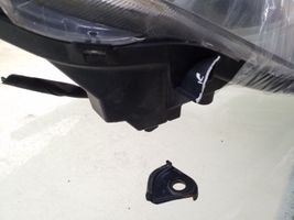 Toyota Yaris Lampa przednia 811500D120