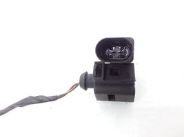 Volkswagen PASSAT B6 Sonde température extérieure 8Z0820535