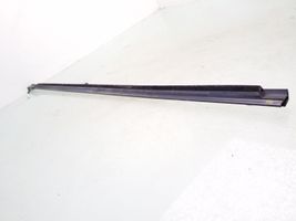 Skoda Fabia Mk3 (NJ) Etuoven lasin muotolista 6V0837477B
