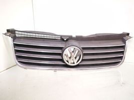Volkswagen PASSAT B5.5 Etupuskurin ylempi jäähdytinsäleikkö 3B0853651K
