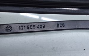 Volkswagen Golf V Priekšējā loga tīrītājs 1Q1955409