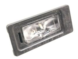 Skoda Fabia Mk3 (NJ) Lampa oświetlenia tylnej tablicy rejestracyjnej 5NA943021