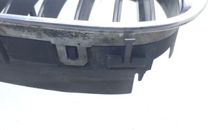 BMW 5 E39 Maskownica / Grill / Atrapa górna chłodnicy 8184532