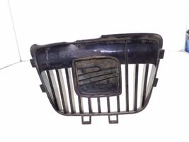 Seat Cordoba (6K) Maskownica / Grill / Atrapa górna chłodnicy 6K0853679A