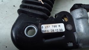 BMW 3 E46 Boucle de ceinture de sécurité avant 8257788