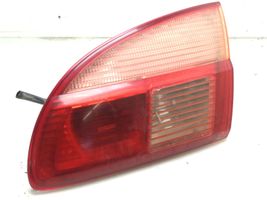 Toyota Avensis T220 Lampy tylnej klapy bagażnika 034NC0