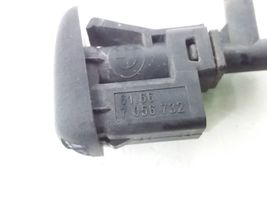 BMW 3 E46 Difusor de agua regadora de parabrisas 7056732