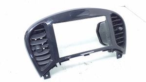 Nissan Juke I F15 Grille d'aération centrale 682601KE0A