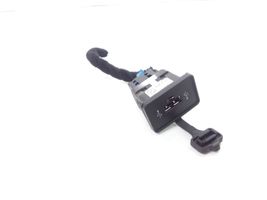 Fiat Punto (188) USB-pistokeliitin 735429751