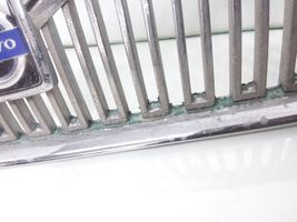 Volvo V50 Front bumper upper radiator grill 08678680