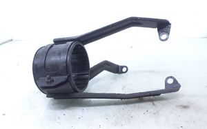 Audi A4 S4 B5 8D Staffa/supporto di montaggio del filtro carburante 8D0201987