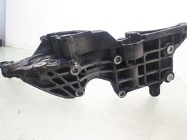 Skoda Yeti (5L) Soporte del alternador 03L903143D