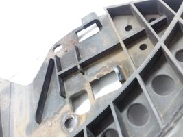 Toyota Yaris Apatinė dalis radiatorių panelės (televizoriaus) 526180D010