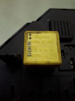 Opel Vectra C Fuse module 13223679