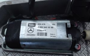 Mercedes-Benz E W211 Motorino di regolazione piantone dello sterzo A2205400288