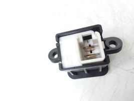 Honda CR-V Tailgate opening switch M08525