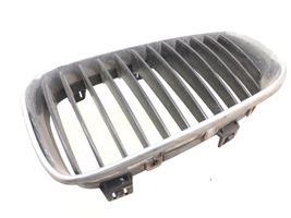 BMW 1 E81 E87 Grille calandre supérieure de pare-chocs avant 7166439