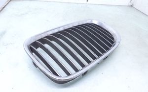 BMW 7 E65 E66 Grille calandre supérieure de pare-chocs avant 10627110