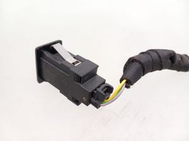 Volkswagen Caddy Câble adaptateur AUX 5M0035724