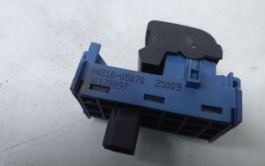 Toyota Avensis T270 Electric window control switch 8481005070