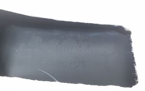 Toyota Avensis T270 Etuoven verhoilu 6777705040