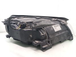 Volvo V70 Lampa przednia 31214351