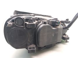 Volvo V70 Lampa przednia 31214351