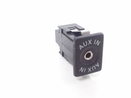 Volkswagen Tiguan Câble adaptateur AUX 5m0035724