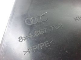 Audi A1 Šoninė apdaila prie galinės sėdynės (apačia) 8X4867768