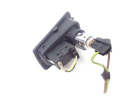 BMW 1 E81 E87 Connettore plug in AUX 6930561