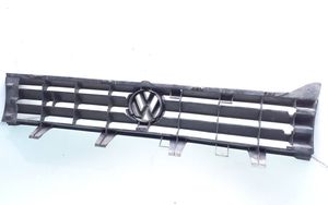 Volkswagen PASSAT B2 Priekšējais režģis 321853653N