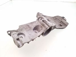 Nissan Pulsar Soporte del alternador 8200669494