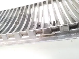 Volvo V70 Grille calandre supérieure de pare-chocs avant 8659875