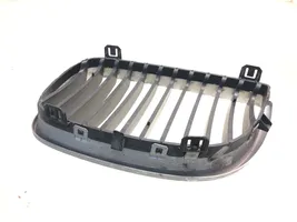 BMW 1 E81 E87 Grille calandre supérieure de pare-chocs avant 7077130