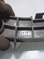 Toyota Avensis T270 Aizmugurējā bufera montāžas kronšteins 5257605050