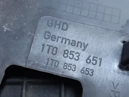 Volkswagen Touran I Grille calandre supérieure de pare-chocs avant 1T0853651