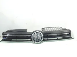 Volkswagen Golf VI Etupuskurin ylempi jäähdytinsäleikkö 5K0853653