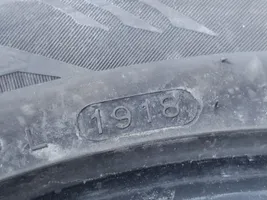 Volkswagen Golf II Pneus d’hiver R16 à crampons LAUFENN