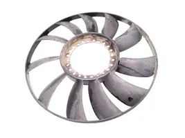 Volkswagen PASSAT B5 Hélice moteur ventilateur 058121301B