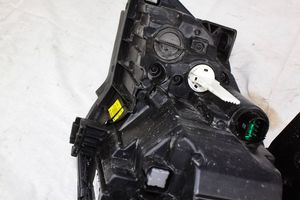 KIA Optima Lampa przednia 92102D4300