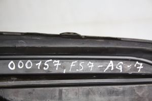 Volvo V60 Etupuskurin alempi jäähdytinsäleikkö 31455513