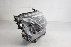 Toyota RAV 4 (XA40) Faro/fanale 8118542680