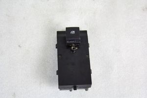 Opel Zafira C Interruttore di controllo dell’alzacristalli elettrico 13301886